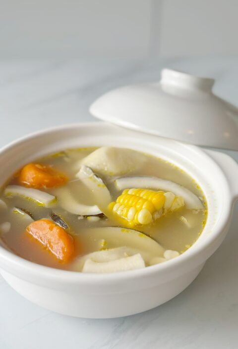 椰子淮山煲雞湯