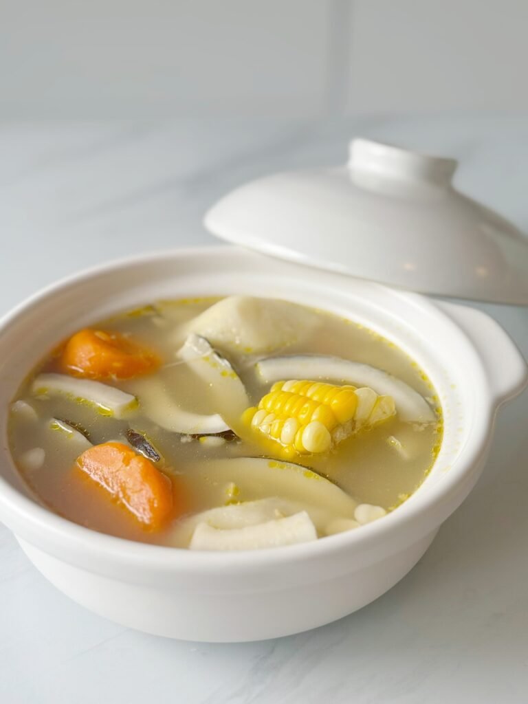 椰子淮山煲雞湯