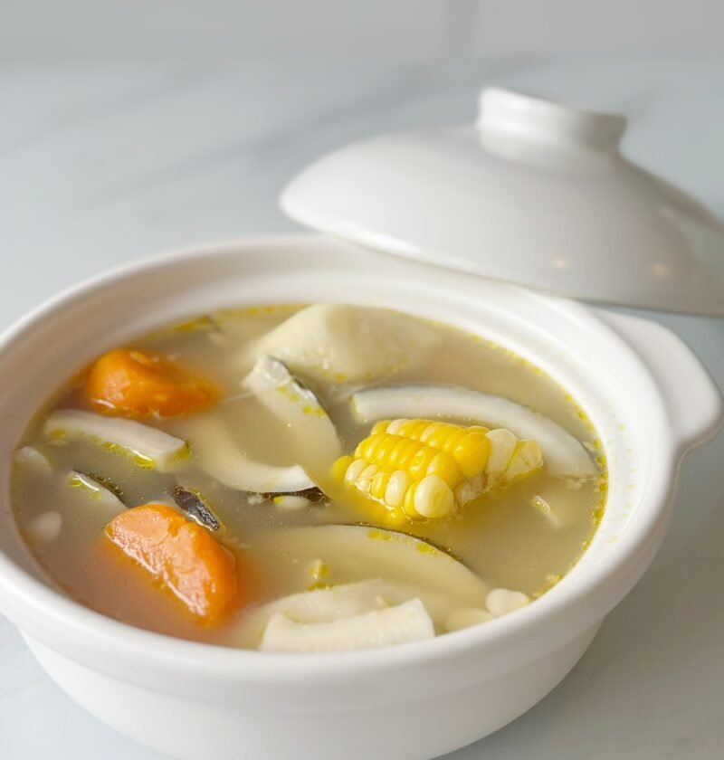 椰子淮山煲雞湯
