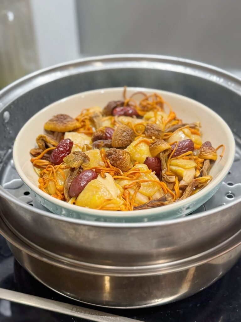 姬松茸蟲草花蒸雞